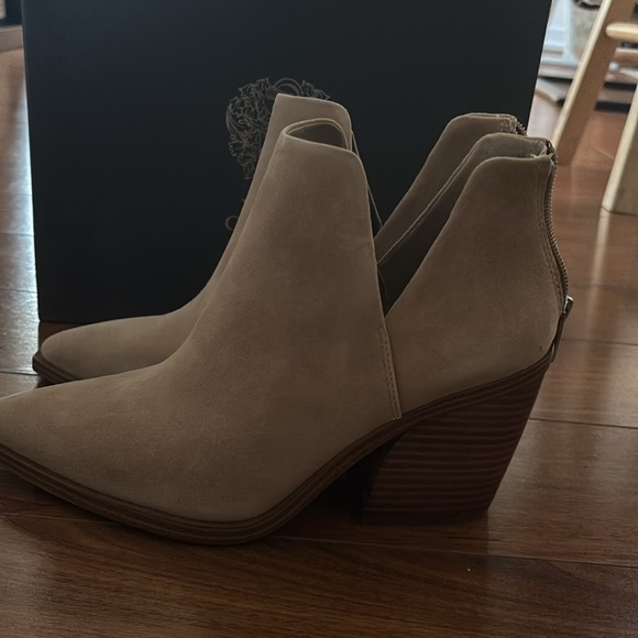 Vince Camuto - booties - Picture 2 of 4